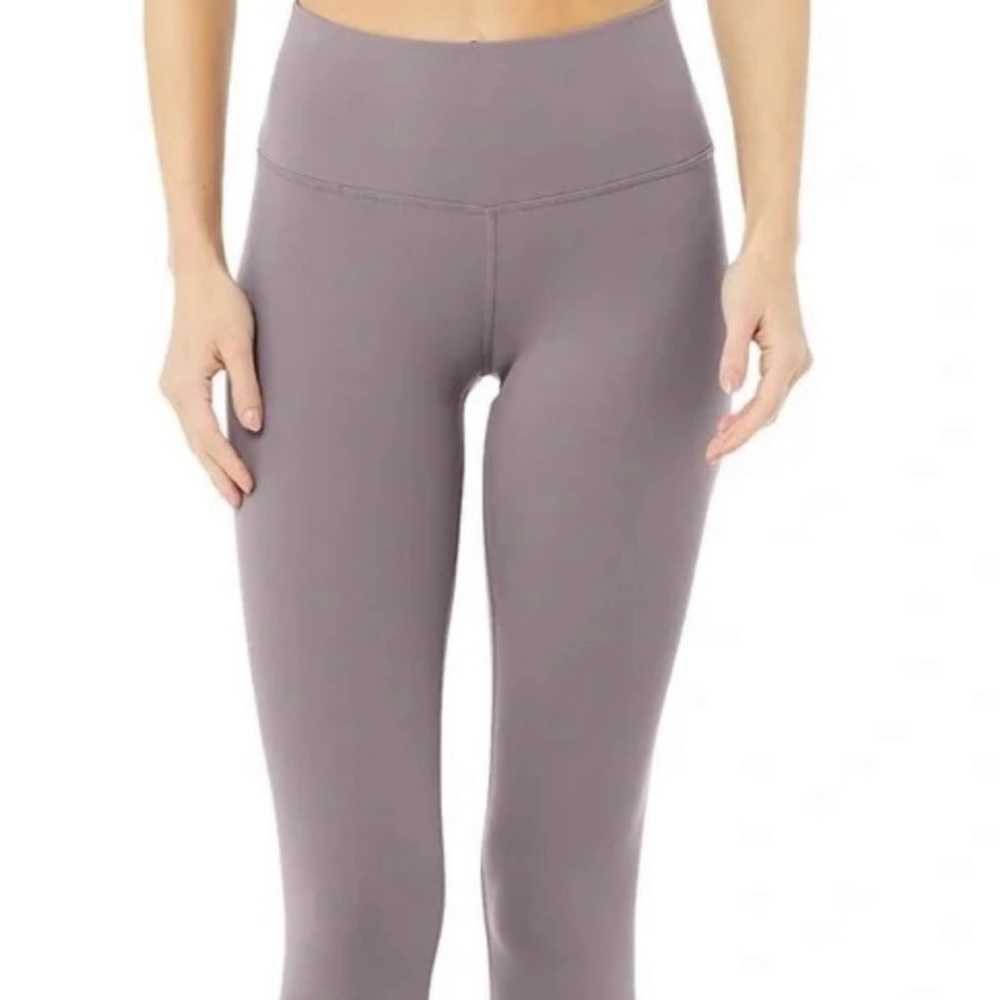 Alo yoga airlift high wasted legging in XS color purple dusk perfect condition
